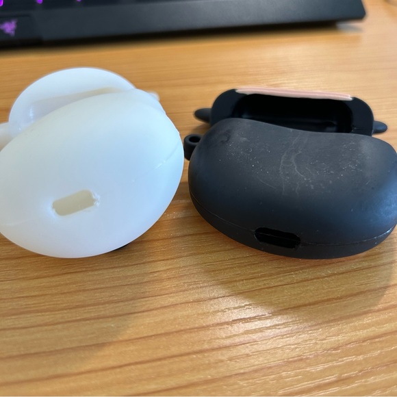 Set of 2 - New Apple Airpod Gen 1/2 Case - Picture 10 of 13